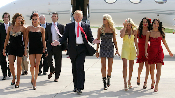 Donald Trump and female WWE performers attend a press conference on June 22, 2009, in Green Bay, Wis.  (Photo: Mark A. Wallenfang/Getty Images)