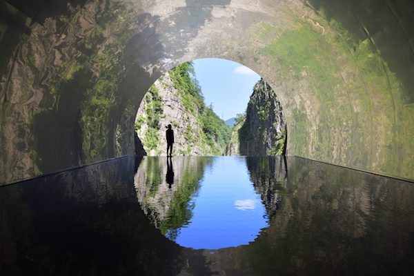 Kiyotsu Gorge Tunnel, reimagined by MAD Echigo-Tsumari. (© Nacasa Partners Inc.)