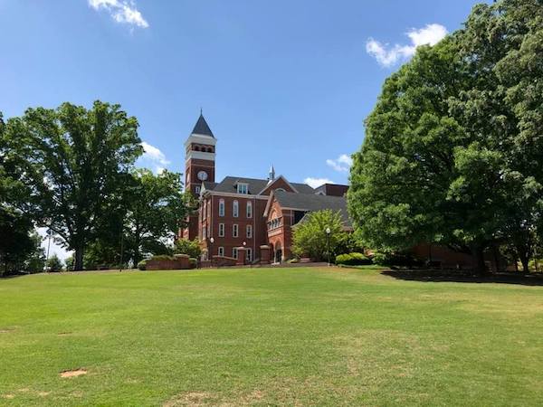 The all but deserted campus of Clemson University. (Photo: E. B-Hering.)