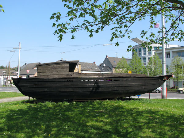 Eisiminger, Escape boat saved by the Cap Anamur in late April 1984, placed in Troisdorf.