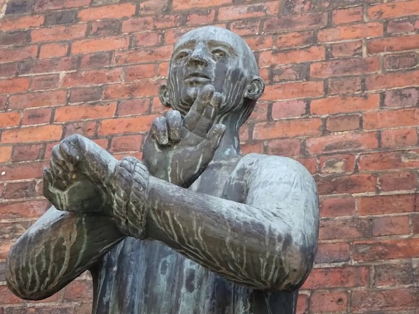 Bonhoeffer memorial sculpture by artist Fritz Fleer, St. Petri Church, Hamburg. 