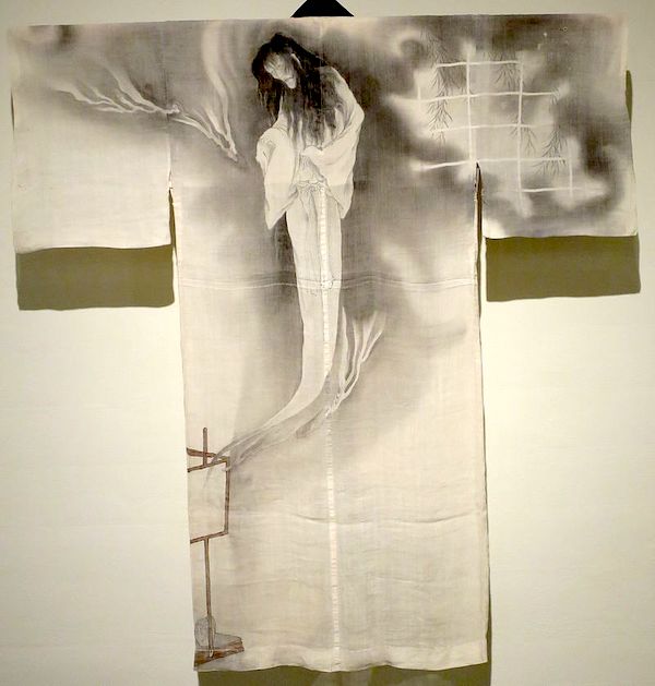 Nagajuban (under kimono) from Japan, Meiji period (1868-1912), ramie, plain and gauze weave, sumi (ink) painting, Honolulu Museum of Art. (Photo: By Hiart.