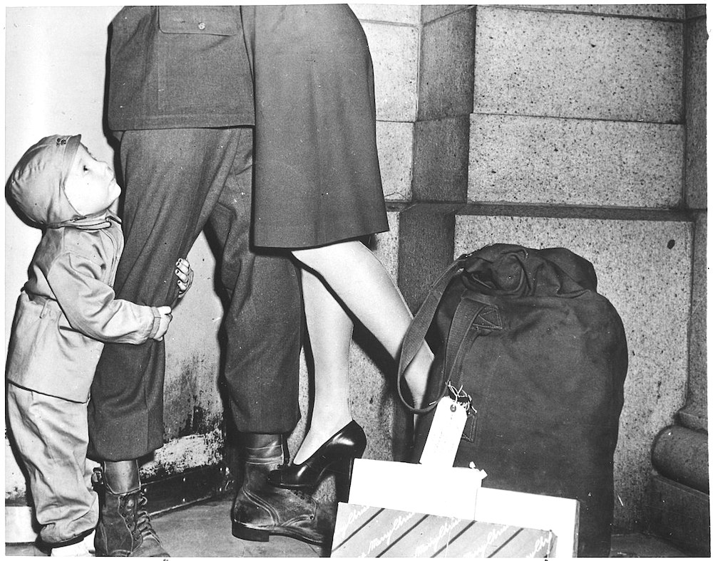 Home for Christmas, 1944. (Photo: Office for Emergency Management. Office of War Information. Overseas Operations Branch.)