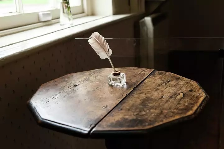 Jane Austen's writing desk at her family home in Hampshire, England. (Photo: Holly Hayes/Getty Images. Source: SFGATE.)